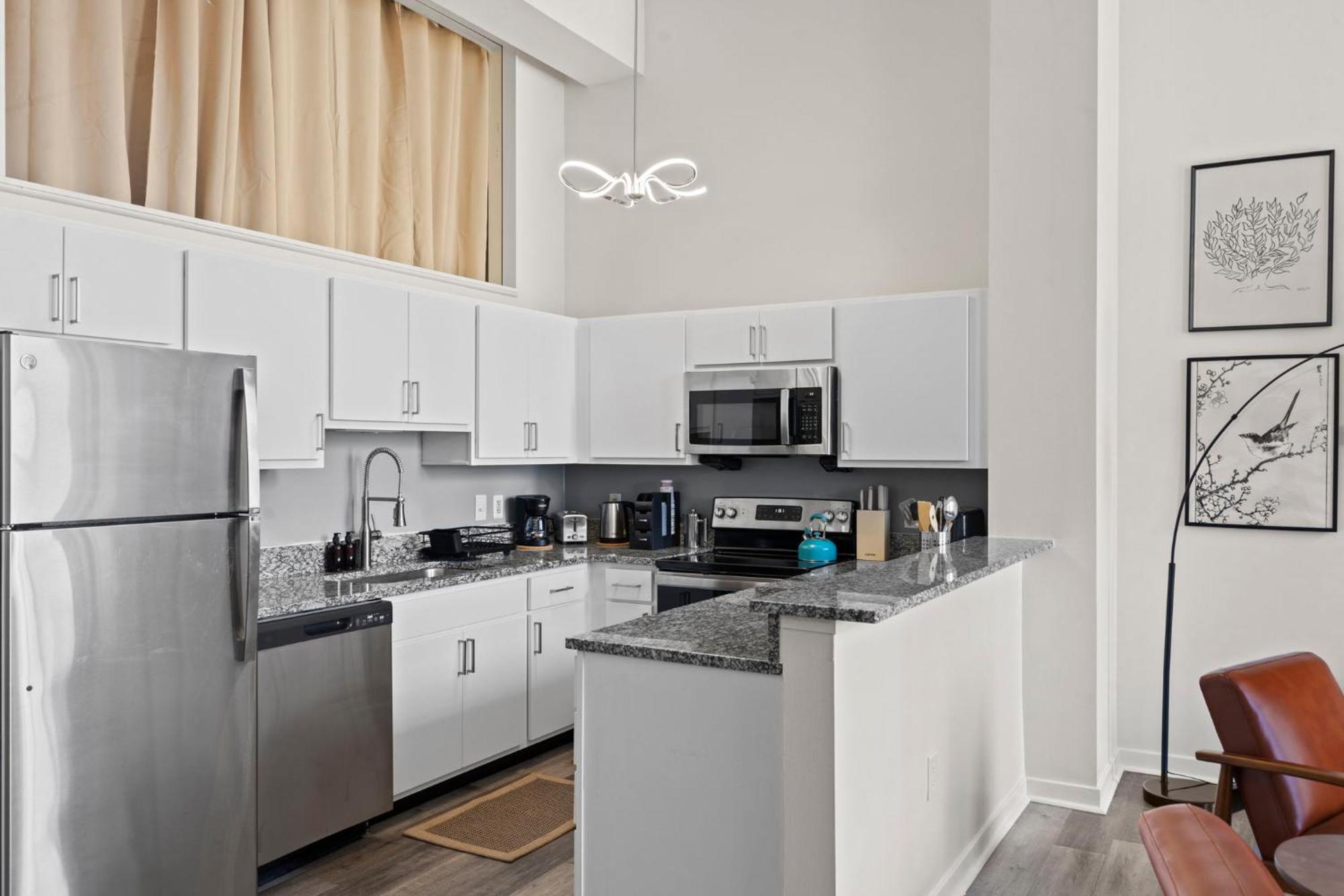Indy Metro Stay - Sleeps 8 - Skywalk Access - Monument Circle Indianápolis Exterior foto