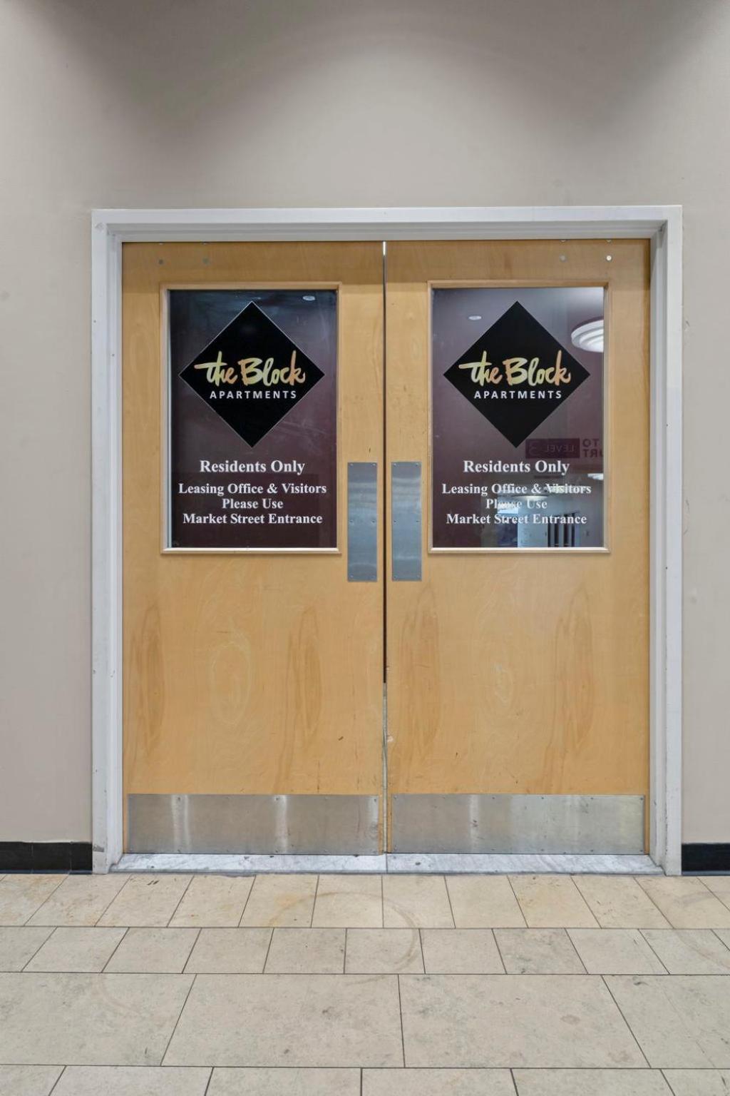 Indy Metro Stay - Sleeps 8 - Skywalk Access - Monument Circle Indianápolis Exterior foto
