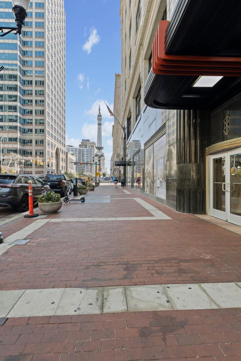 Indy Metro Stay - Sleeps 8 - Skywalk Access - Monument Circle Indianápolis Exterior foto