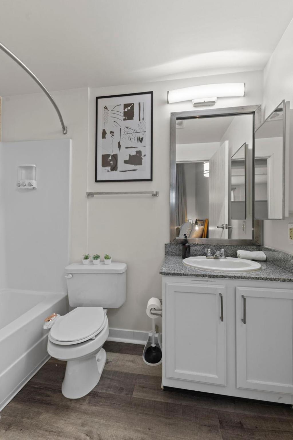 Indy Metro Stay - Sleeps 8 - Skywalk Access - Monument Circle Indianápolis Exterior foto