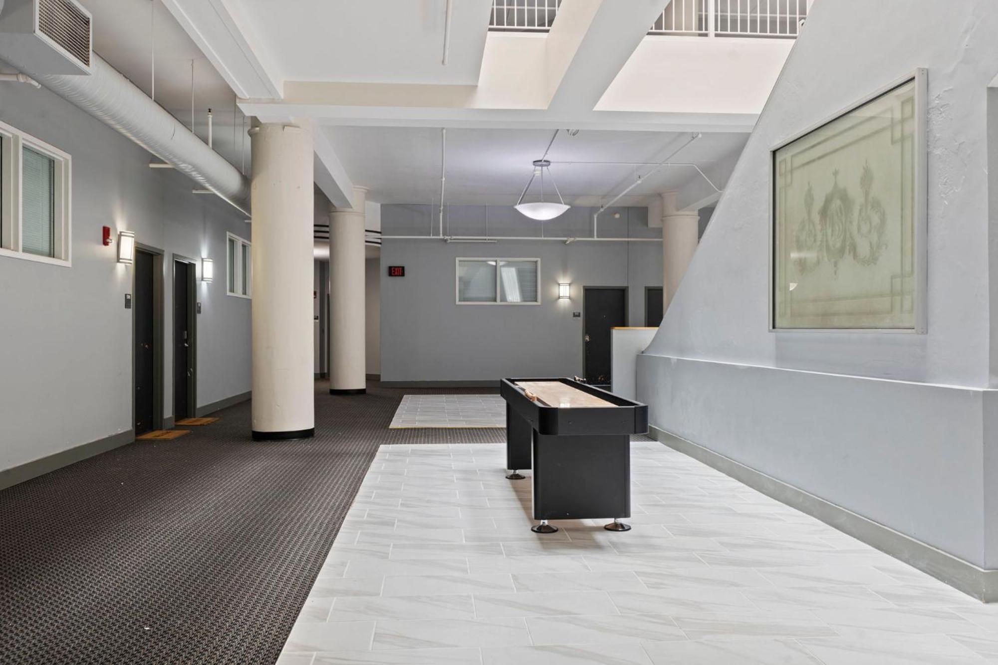 Indy Metro Stay - Sleeps 8 - Skywalk Access - Monument Circle Indianápolis Exterior foto